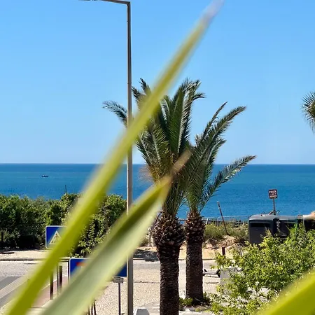 Blue Rocha - Front & Seaview 아파트